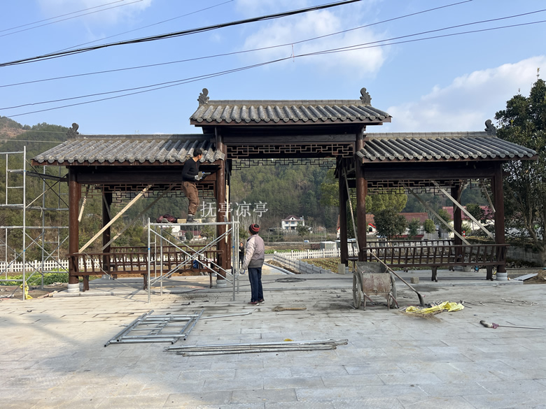 高低層防腐木長(zhǎng)廊